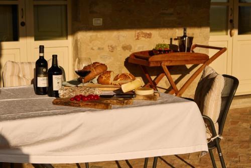 Battifolle-ruscello-poggiola Villa Sleeps 8 Pool