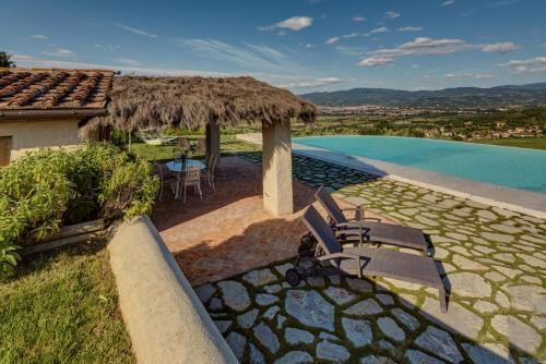 Battifolle-ruscello-poggiola Villa Sleeps 8 Pool