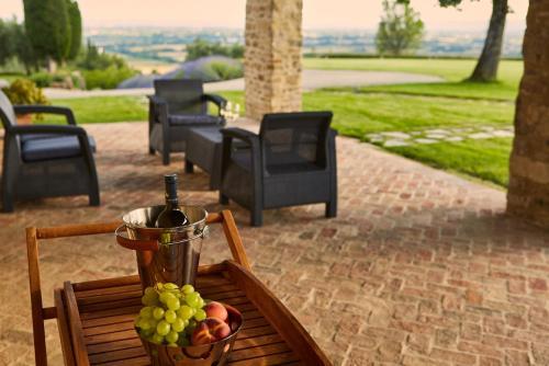 Battifolle-ruscello-poggiola Villa Sleeps 8 Pool