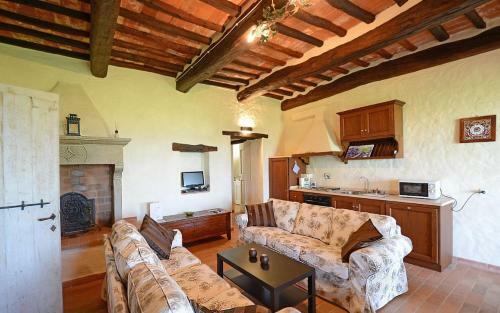 Battifolle-ruscello-poggiola Villa Sleeps 8 Pool