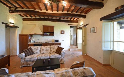 Battifolle-ruscello-poggiola Villa Sleeps 8 Pool