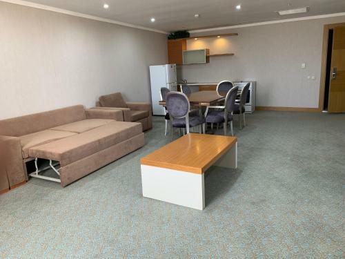 Grand Nur Plaza Hotel