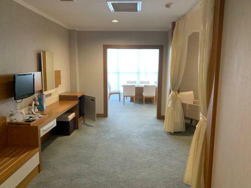 Grand Nur Plaza Hotel
