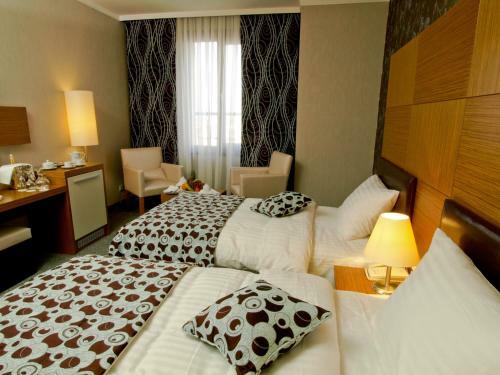 Grand Nur Plaza Hotel