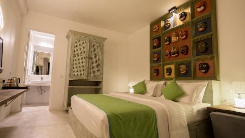 Hostal 18 Faces
