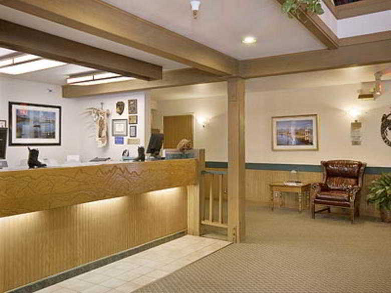 Hotel The Point Inn & Suites (.)