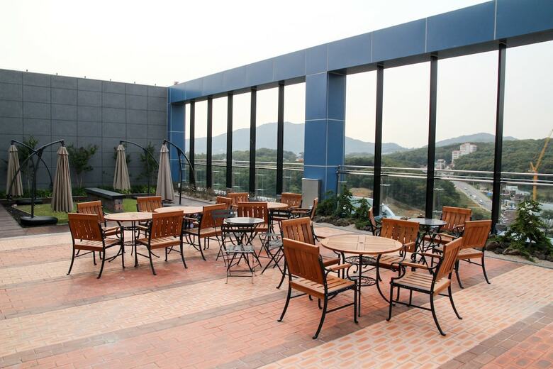 Golden Tulip Ever Yongin Hotel