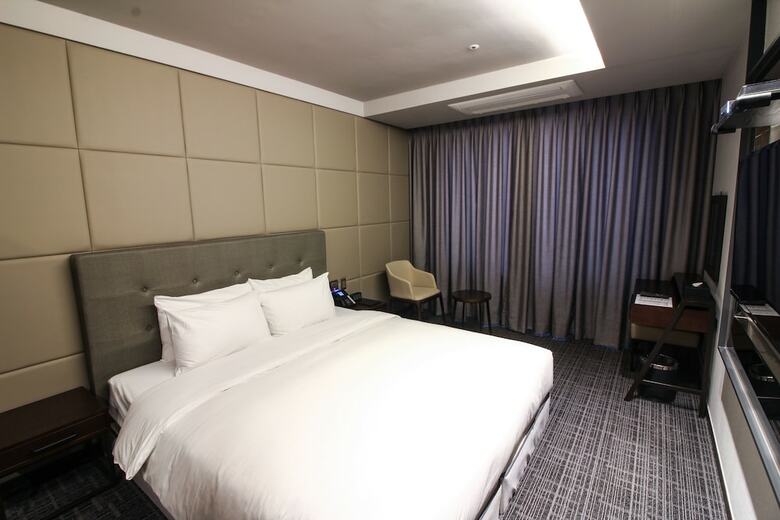 Golden Tulip Ever Yongin Hotel
