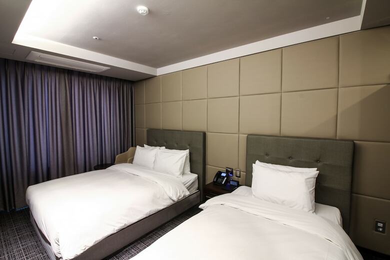 Golden Tulip Ever Yongin Hotel