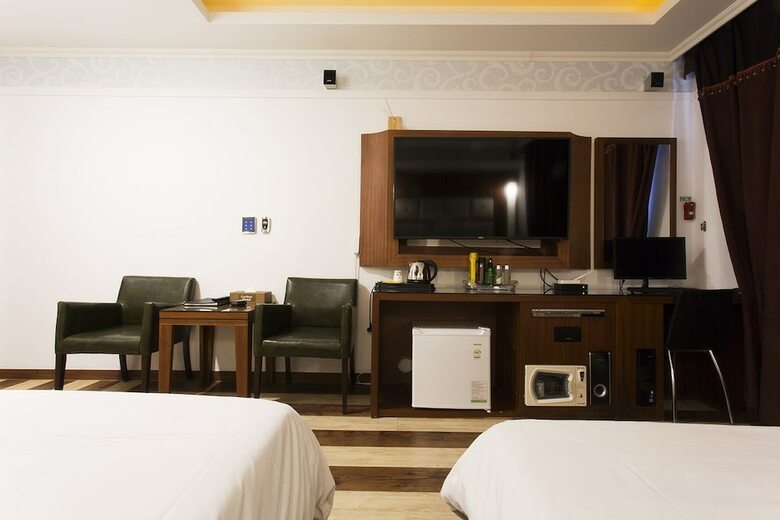 Carlton Hotel
