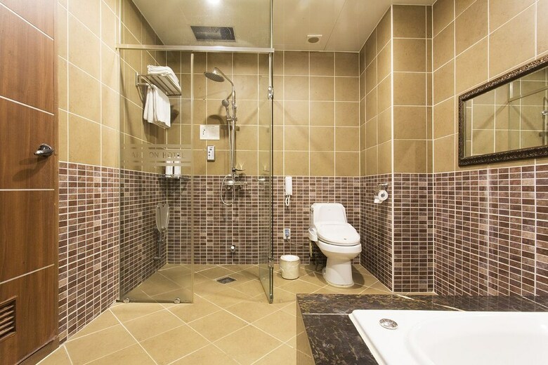 Carlton Hotel
