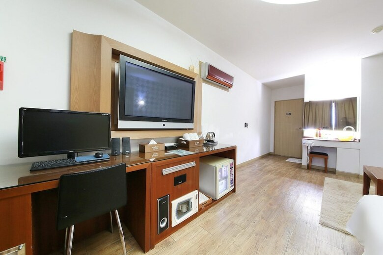 Carlton Hotel
