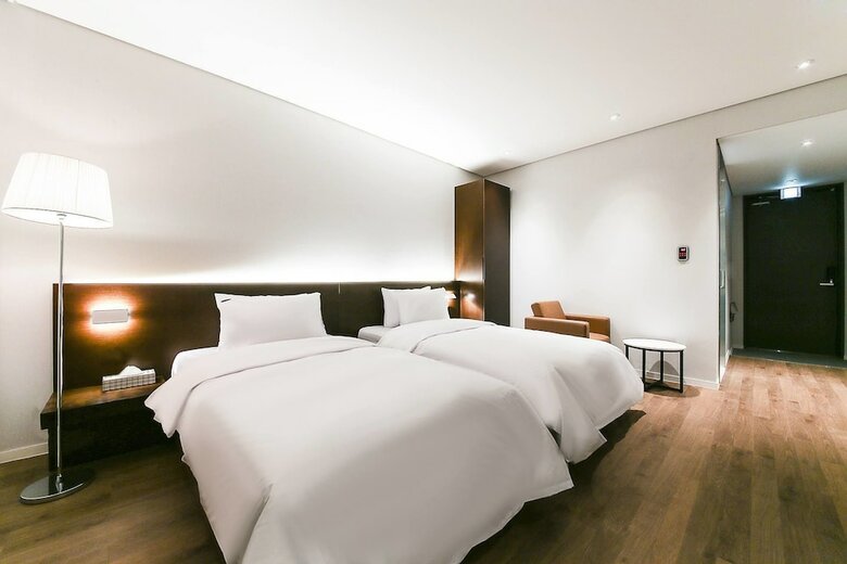 Golden River Hotel