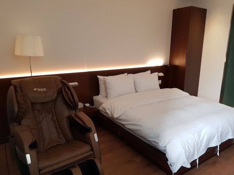 Golden River Hotel