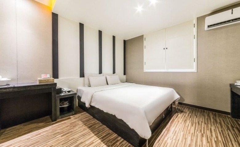 Rampart Hotel
