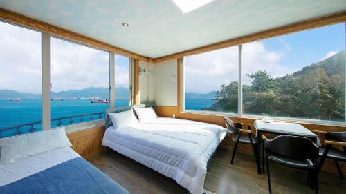 Yeosu Carp Island