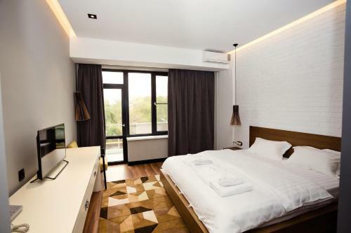 Eleven Hotel And Hall