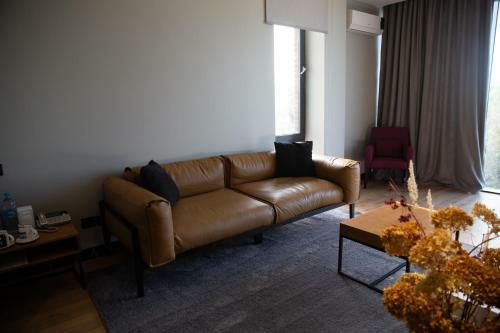 Eleven Hotel And Hall