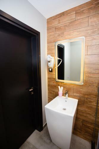 Eleven Hotel And Hall