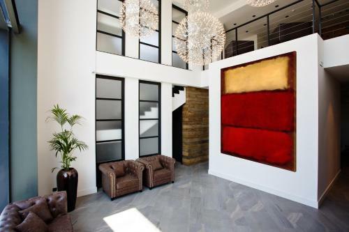 Eleven Hotel And Hall