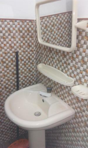 Hostal Beach Guest House Addalaichenai