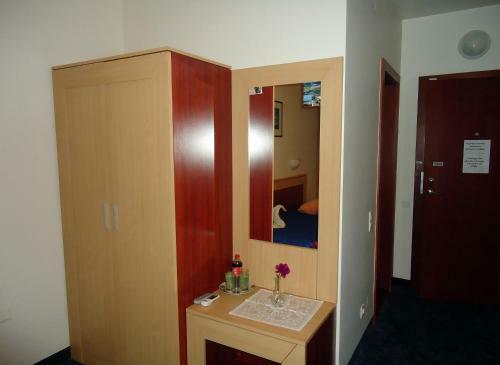 Tanagra Hotel