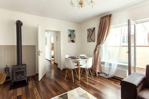 Lux Old Town Apartment