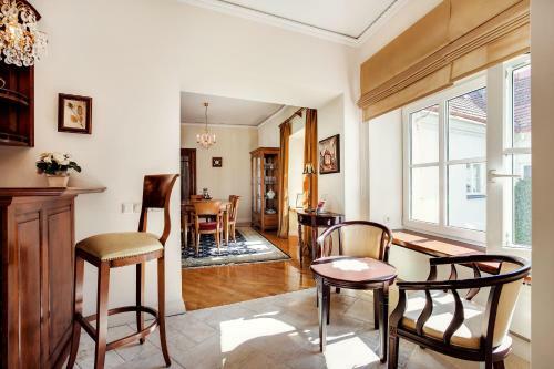 Classy Old Town Apartments