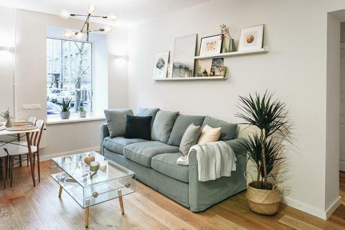Turquoise Apartment Near City Old Town