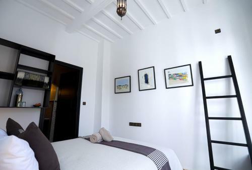 Hostal Riad Dar Awil