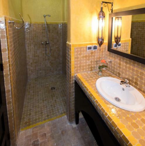 Hostal Riad Dar Awil