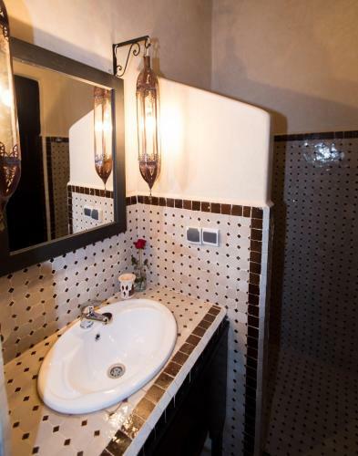 Hostal Riad Dar Awil