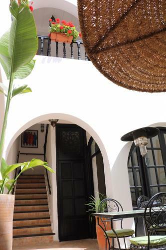 Hostal Riad Dar Awil