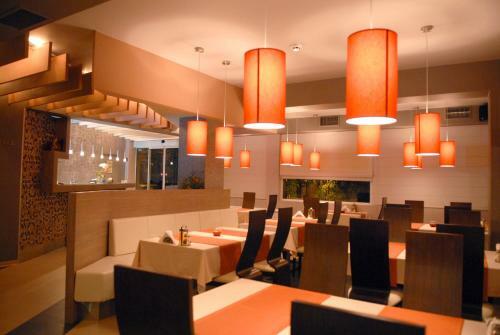 Hotel Avis