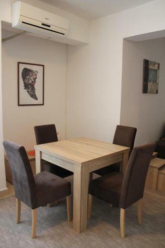 Apartment On Vladimir Rolovic Street