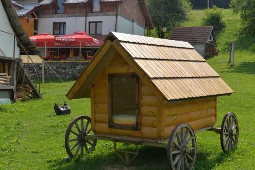 Camp Rabrenovi?