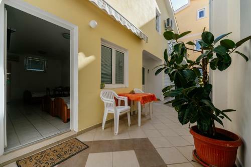 Apartments And Rooms Sole Mar