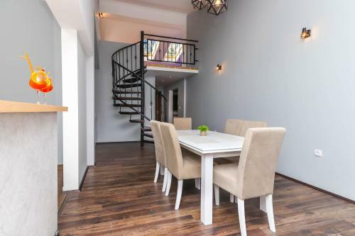 Jr Luxury Apartment