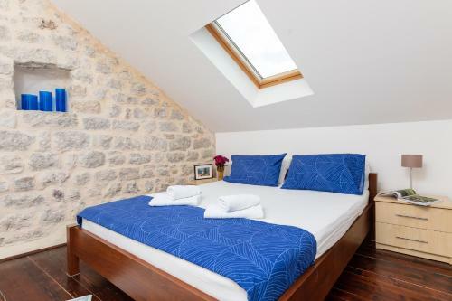 Apartamentos Perast Sea Window