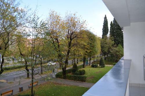 Nice Place - Newtown Apartment