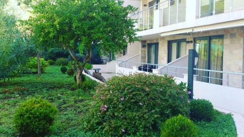 Leea Apartments