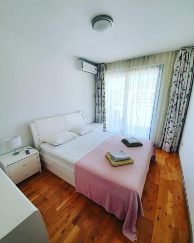 Leea Apartments