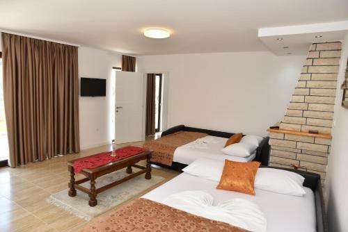 Hostal Guest House Evropa