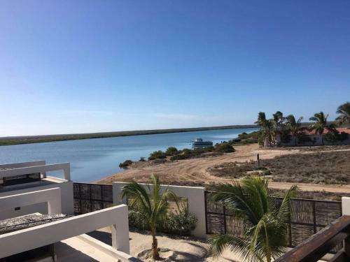 Hotel Mangrove Inn