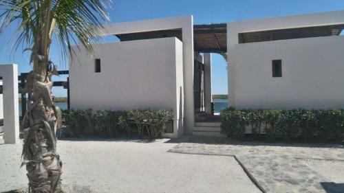 Hotel Mangrove Inn