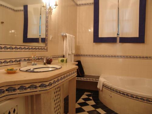 Hostal Casa Do Adro Da Igreja Turismo de Habita��o