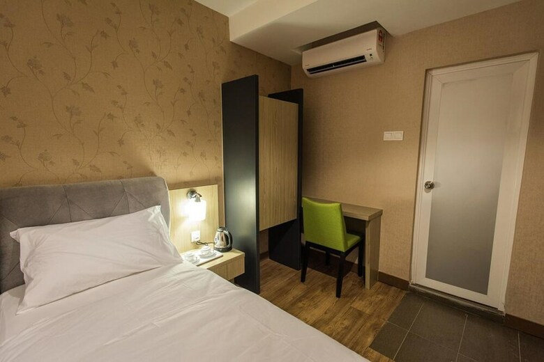 Oyo 89420 Hotel 101