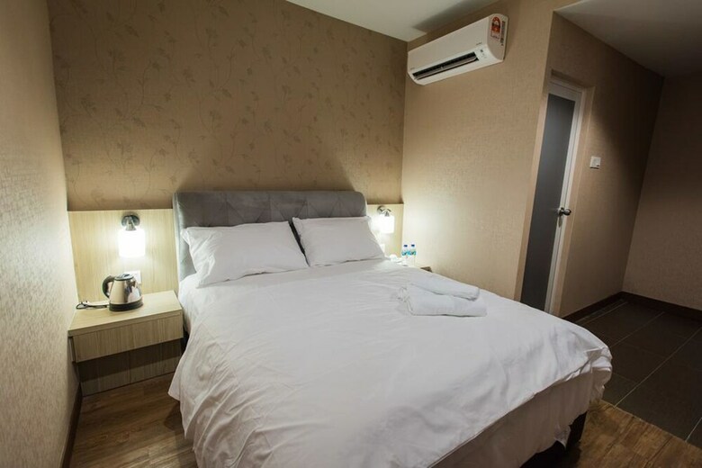 Oyo 89420 Hotel 101