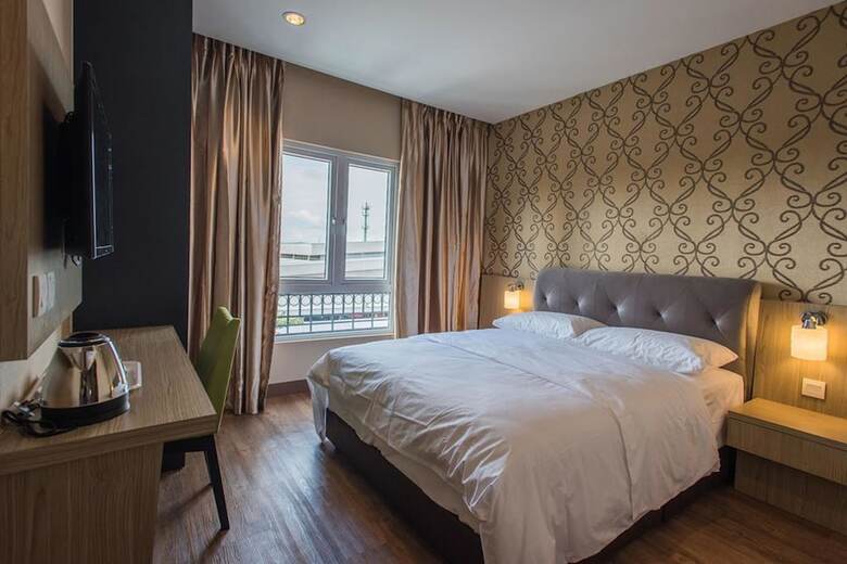 Oyo 89420 Hotel 101