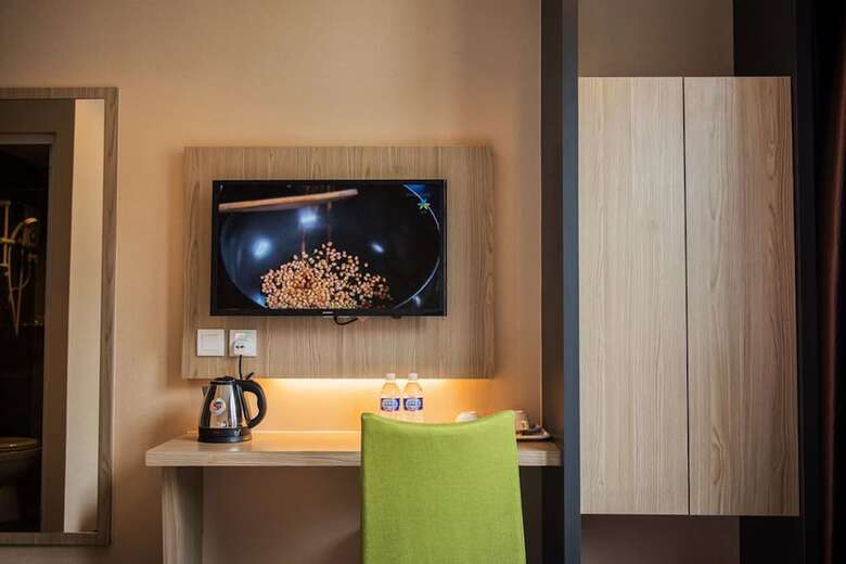 Oyo 89420 Hotel 101